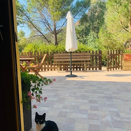 La Del Sud Bed & Breakfast 4*
